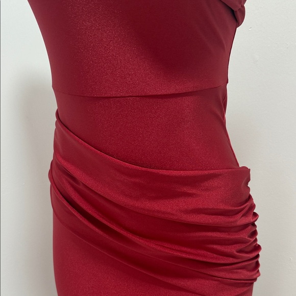 Elegant Burgundy One-Shoulder Dress - Picture 3 of 5